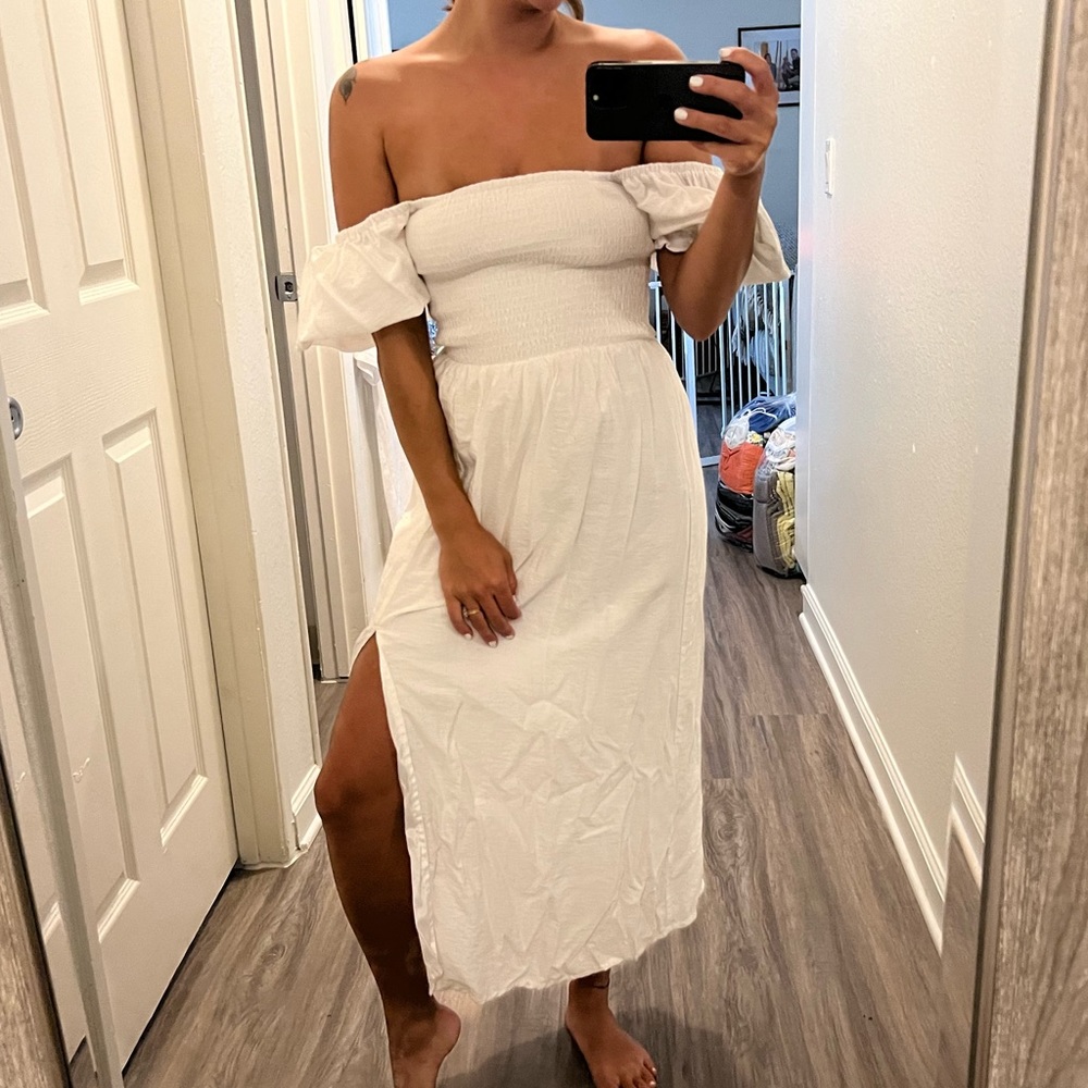 White midi puff sleev dress